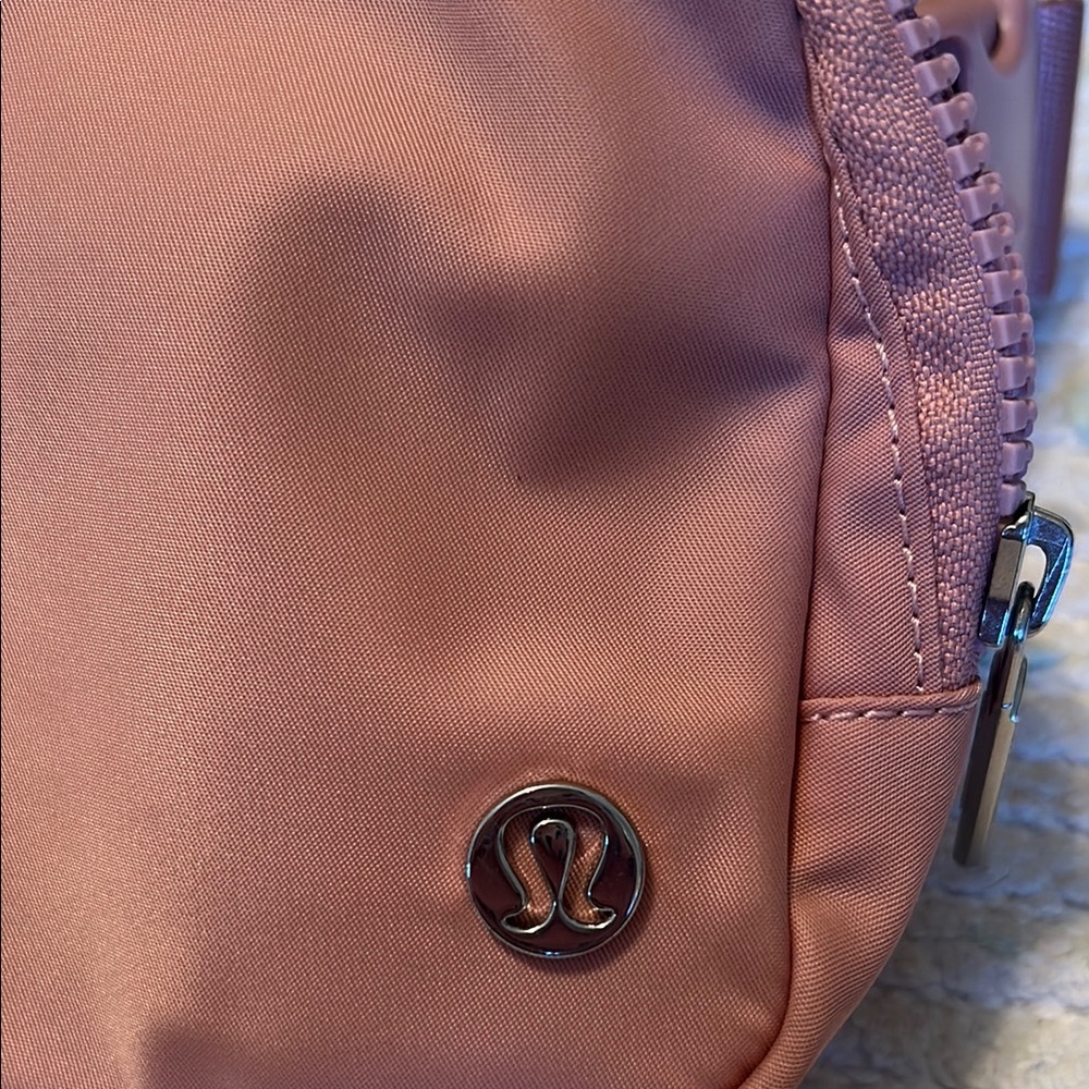 lululemon athletica Dusty Rose Crossbody Belt Bag - Picture 2 of 7